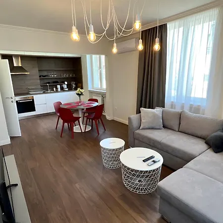Apartment Location ! Location ! Location ! Garden View